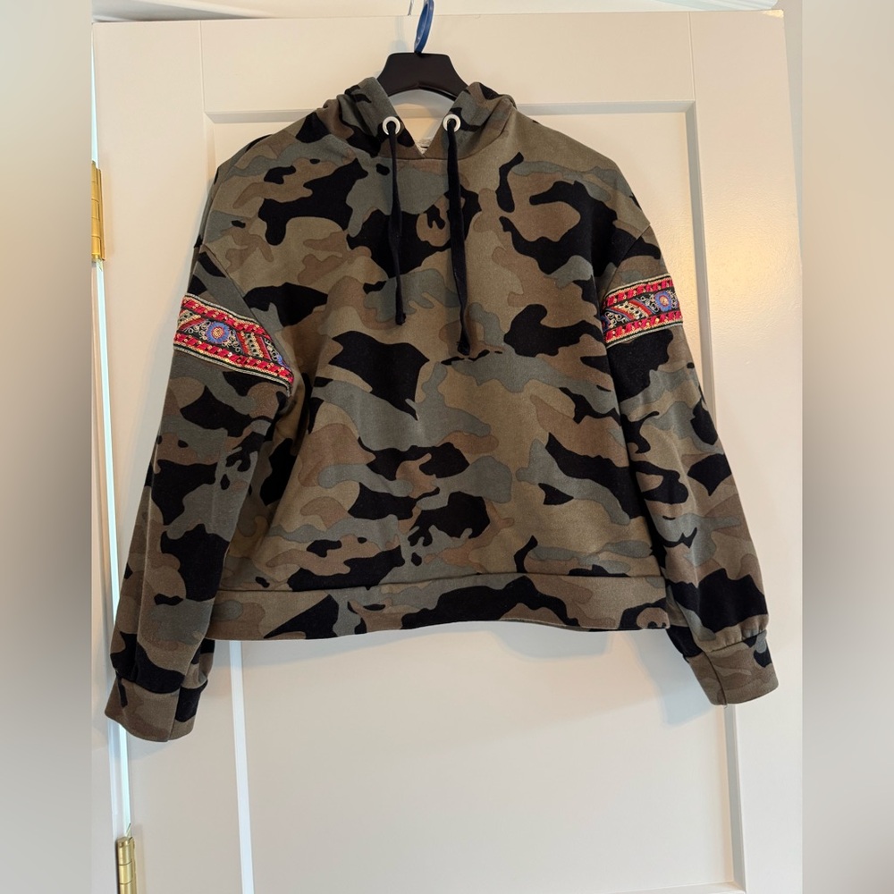 GUC! Zara Camo Hoodie with Embroidered Sleeve Accents, Sz. M